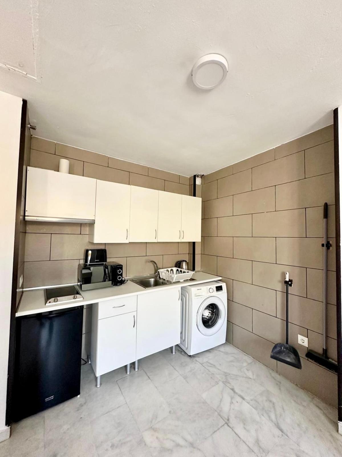 Apartamentos Playa Misericordias مالقة المظهر الخارجي الصورة