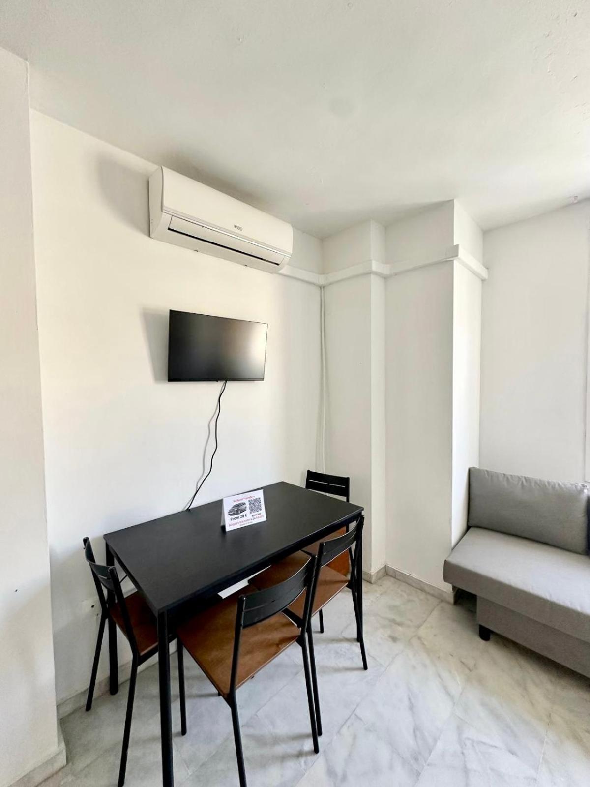 Apartamentos Playa Misericordias مالقة المظهر الخارجي الصورة